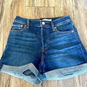 Levi’s women’s wedgie shorts jeans size 26